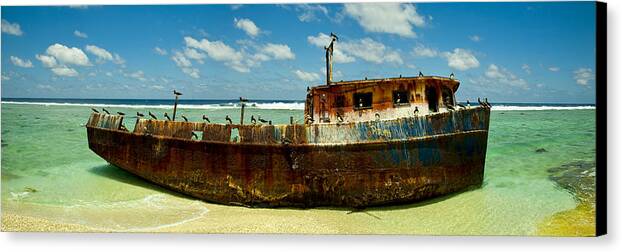 Shipwreck - Clipperton Atoll - Canvas Print