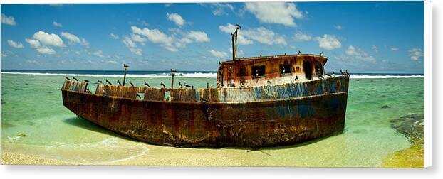 Shipwreck - Clipperton Atoll - Canvas Print